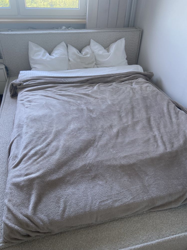 Łóżko materac tapicerowane boucle 140x200 ze stelażem i pojemnikiem