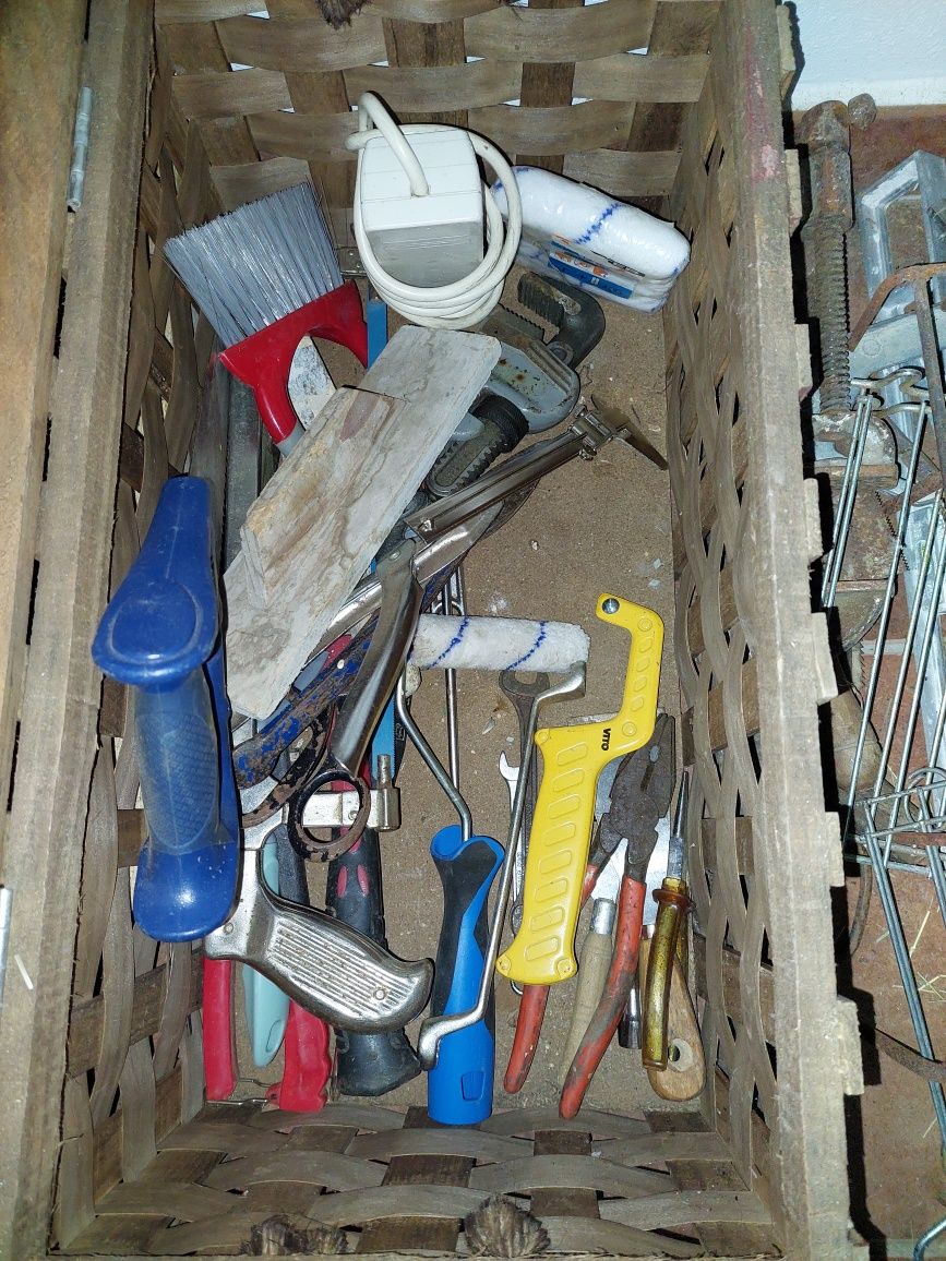 Muitas ferramentas manuais usadas
