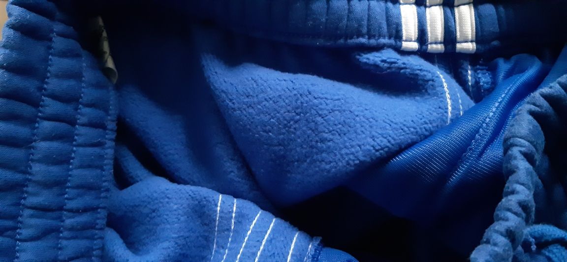 Oryginalne spodnie Adidas w niebieskim kolorze. S