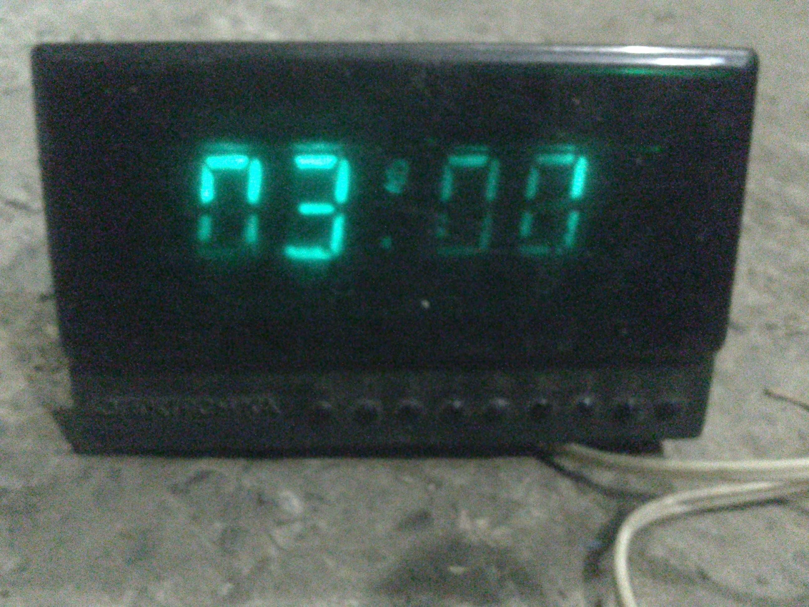 годинник Електроника на 220в