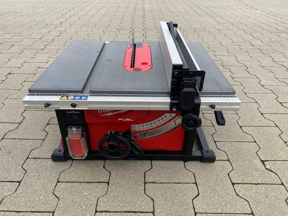Stołowa pilarka tarczowa MILWAUKEE M18 FTS210 – stan idealny