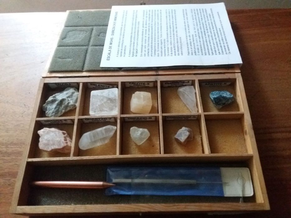 Escala de MOHS em caixa madeira