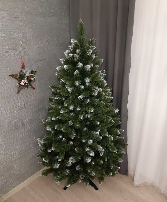 Choinka sztuczna z białymi końcami GĘSTA Puszysta 220 cm wysoka