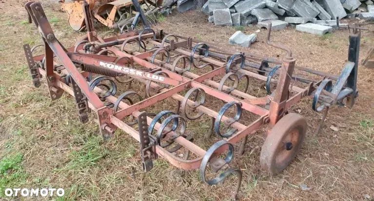 Kultywator zagrabiarka pług traktor