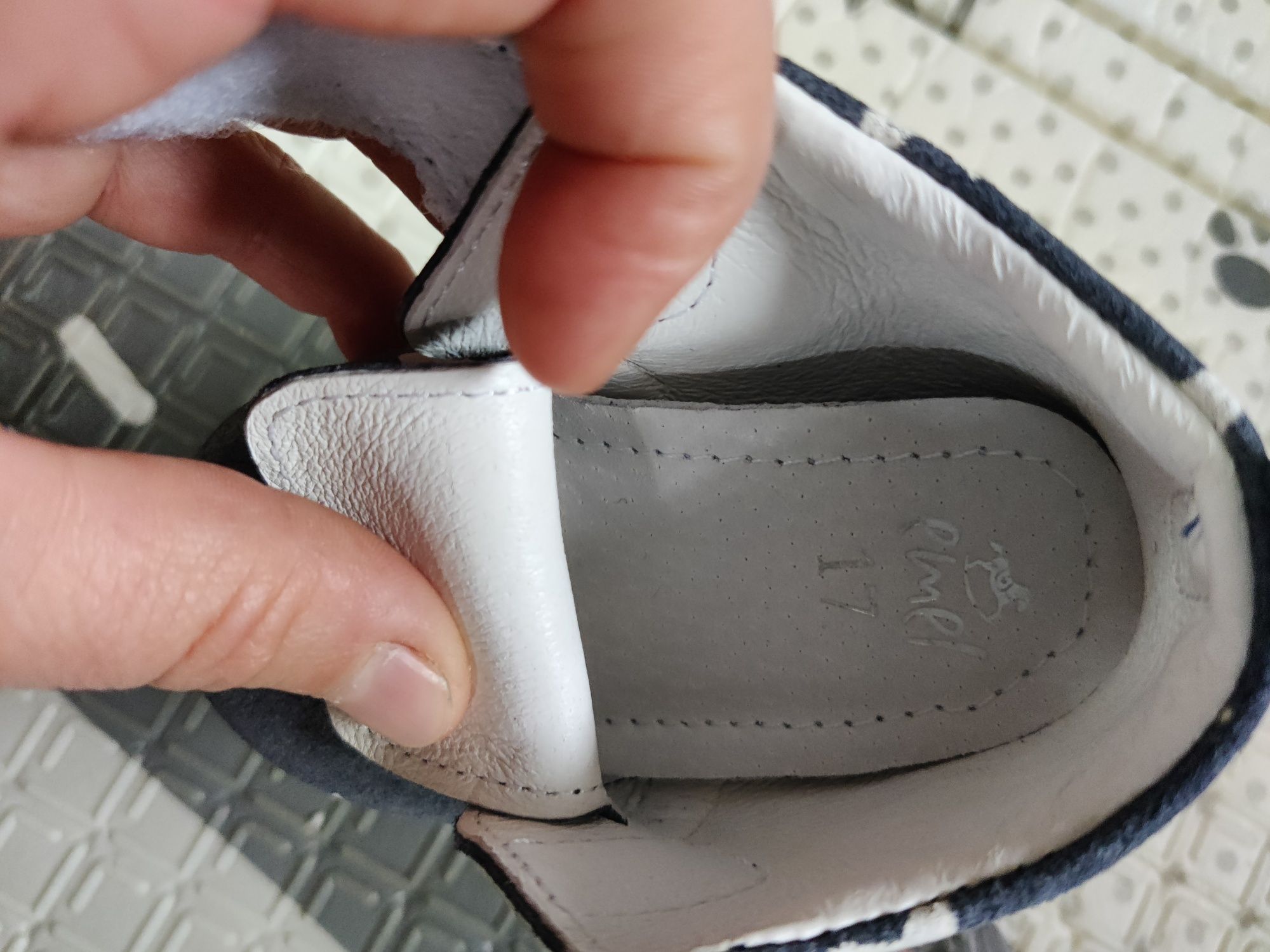 Mata edukacyjna Little Dutch, nosidło  Ergobaby, buty Emel