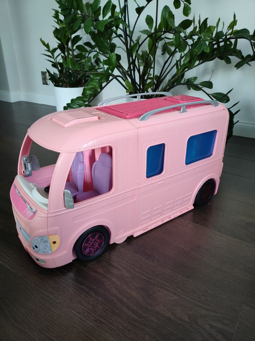 Duży kamper Barbie