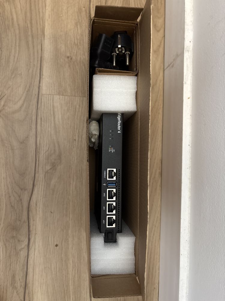 Ubiquiti EdgeRouter ER4 + SFP 1G Multi-Mode Optical Module
