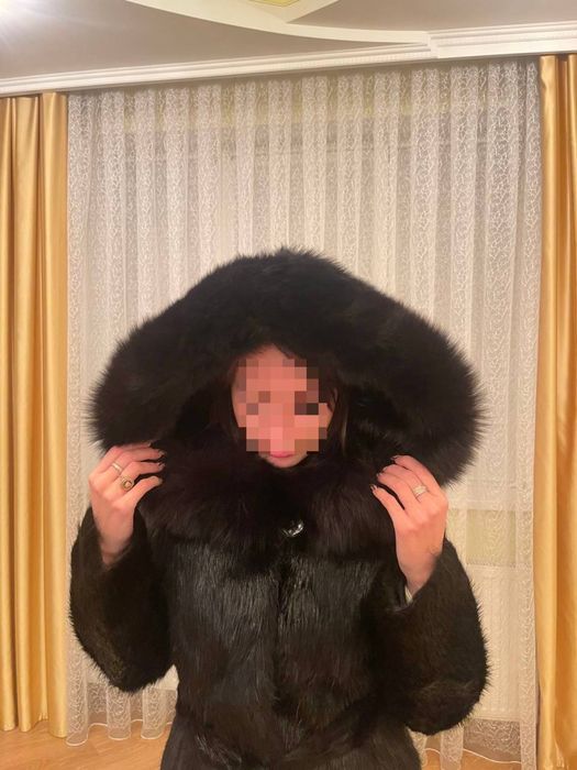 Натуральна Нутрієва напівшубка з капішоном, поясом.