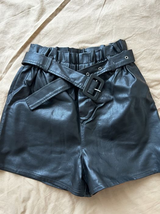 Жіночі шкіряні шорти