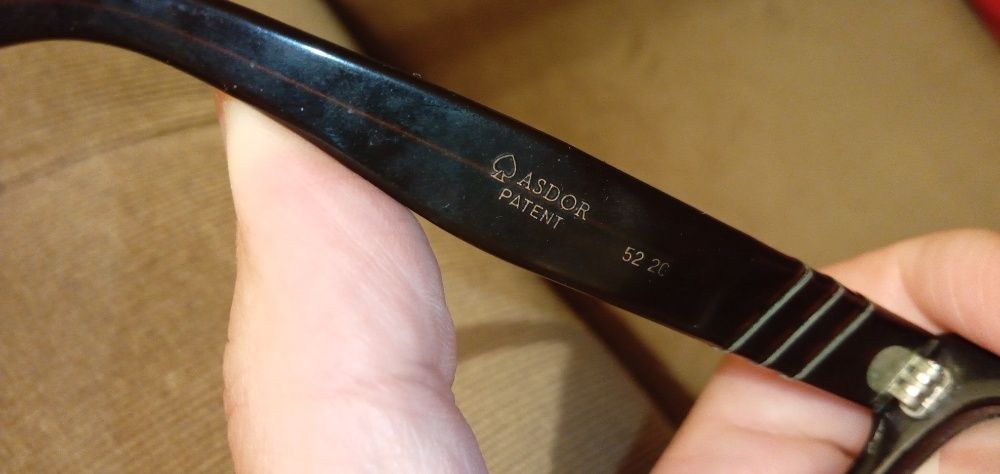 Quer ver à Vintage?Vários óculos Antigos Desde9E-Peça Avi-5E Desde 5E.