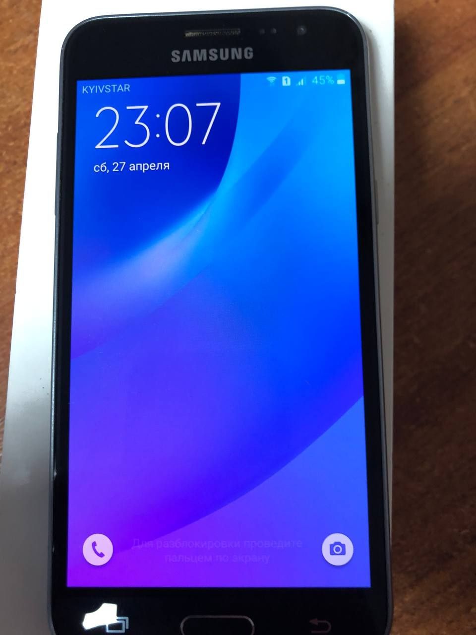 Продам телефон samsung j3