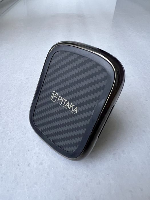 Pitaka aвтотримач з бездротовою зарядкою MagEZ Mount Qi Car Vent