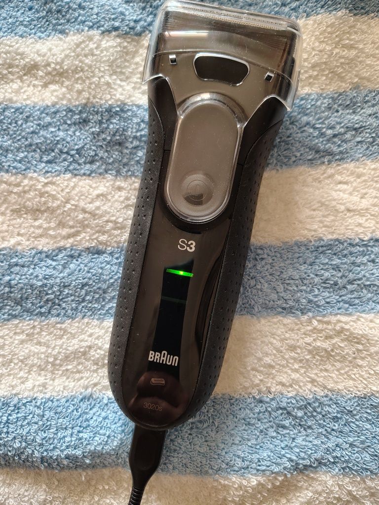 Електробритва  Braun Series 3 3020