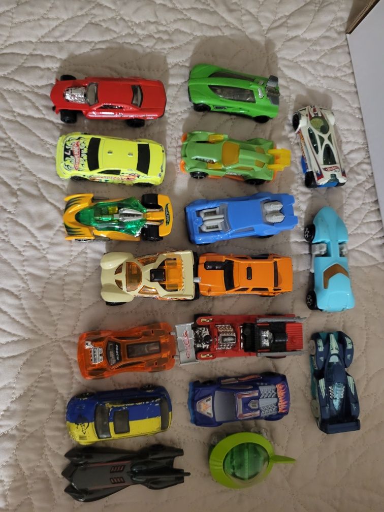 Varias miniaturas HotWheels