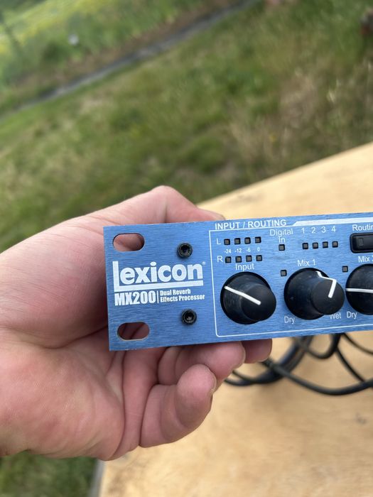 Мікрофонний передпідсилювач/процесор ефектів Lexicon MX200