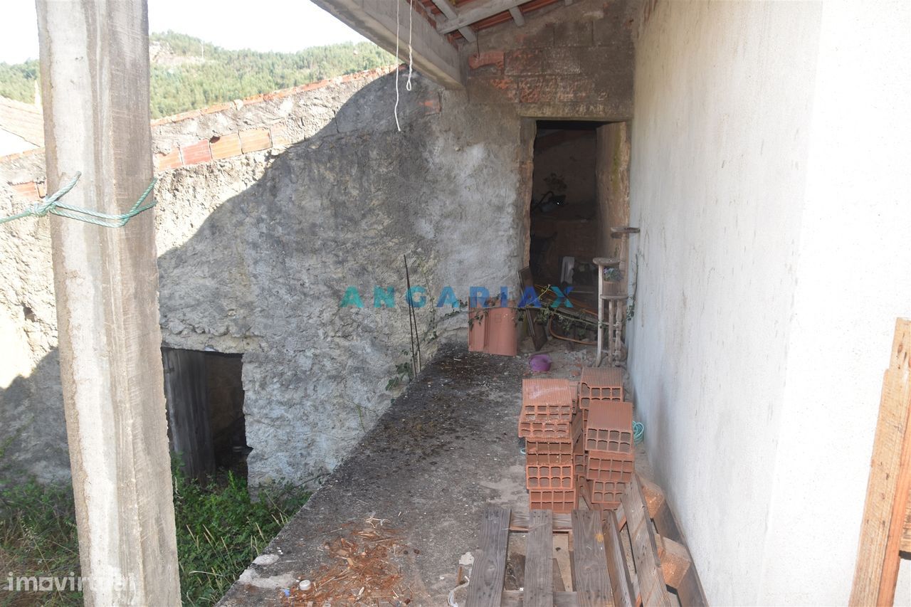 ANG1466 - Casa para Remodelação em Figueiró dos Vinhos