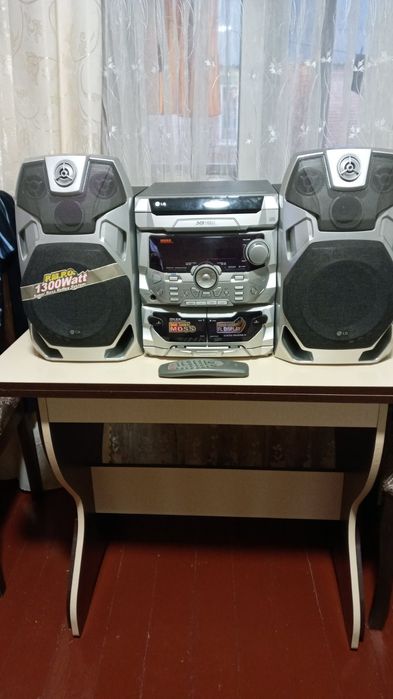 Музичний центр LG