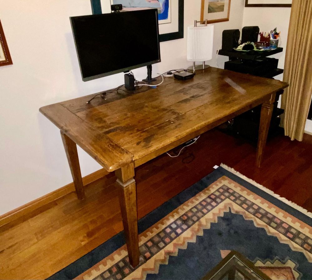Mesa retangular em madeira maciça
