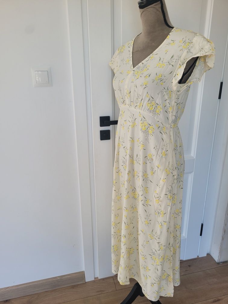 Sukienka w kwiaty Uniqlo