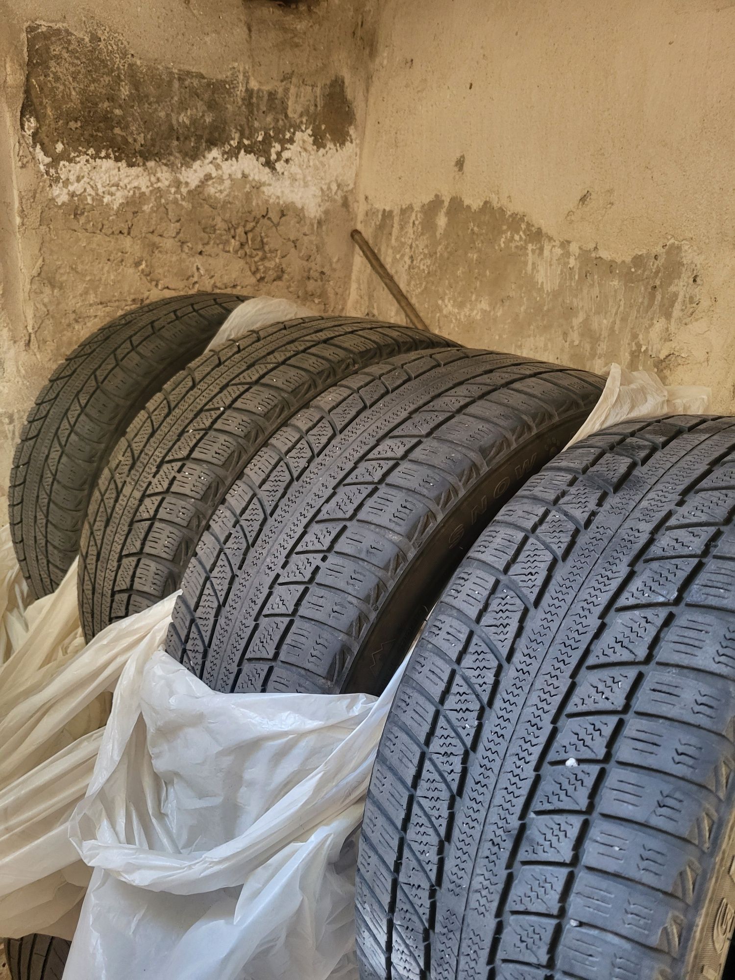 Triangle snow lion TR777 225/45 r18