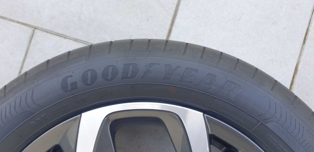 koła felgi aluminiowe 18" 5X114,3 215/55R18 Kadjar captur 4030/02773R