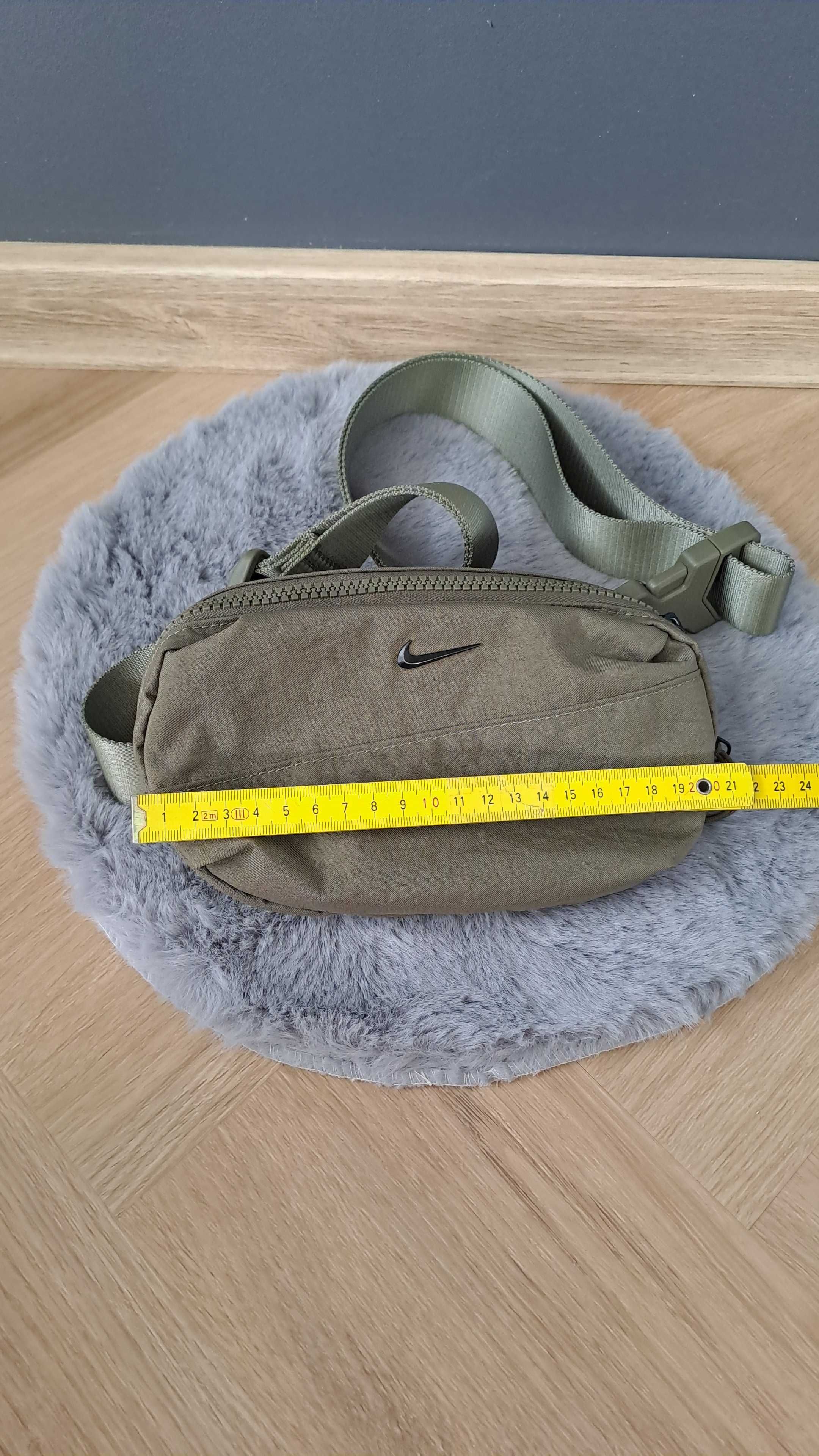 Saszetka, nerka Nike