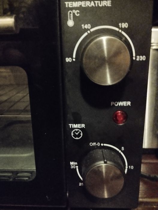 Mały piekarnik elektryczny. Krótko używany