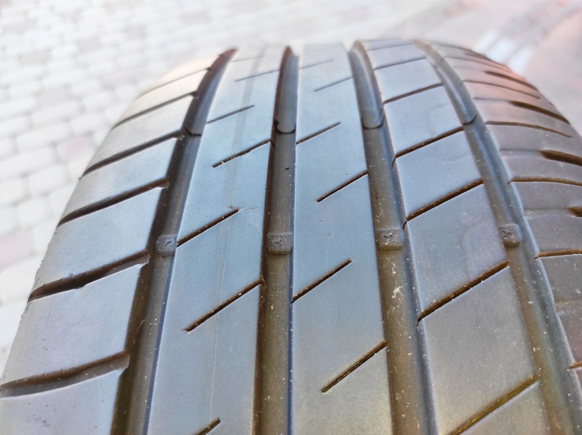 Шина Goodyear EfficientGrip Performance 215/55 R17 94V требует ремонта