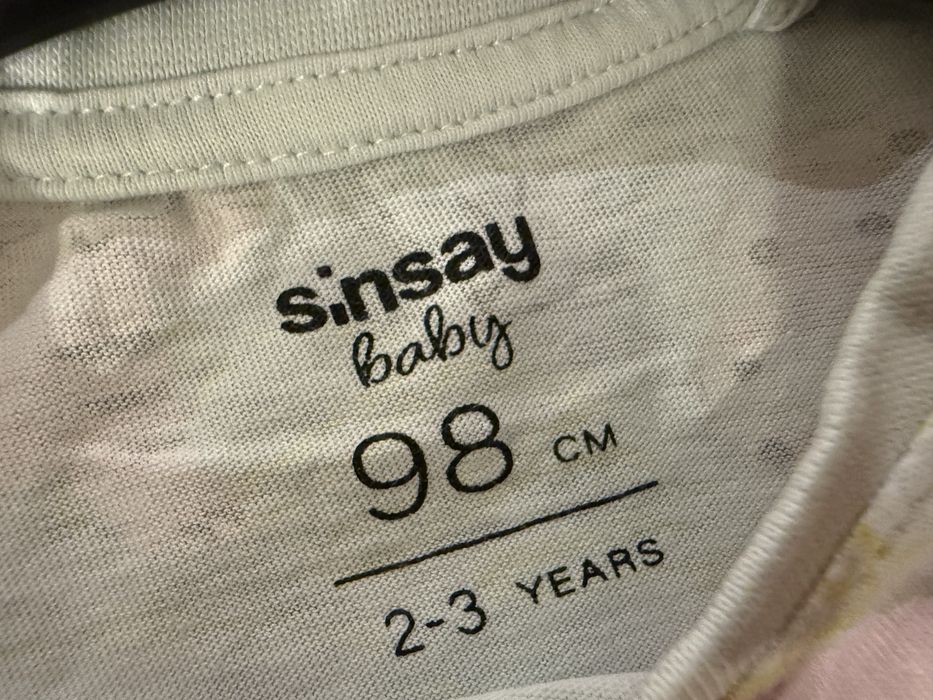 4 sztuki t-shirt dla dziewczynki Sinsay rozmiar 98