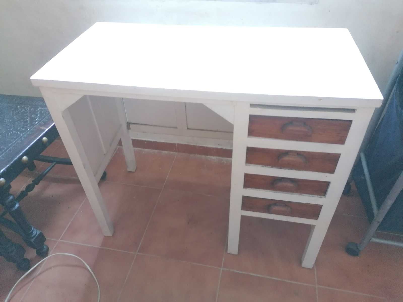 Mesa secretária antiga elegante