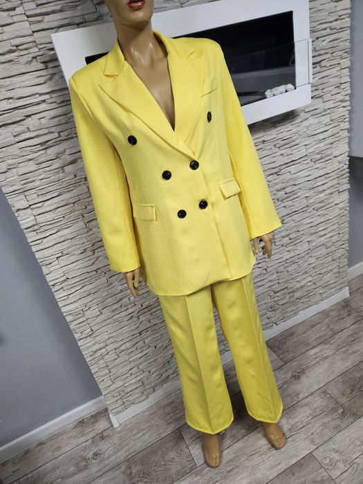 Elegancki komplet spodnie i marynarka dwurzędowa garnitur New Collecti