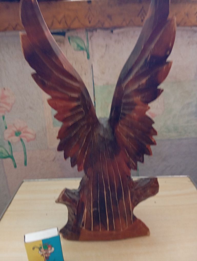 Орёл деревянный статуетка