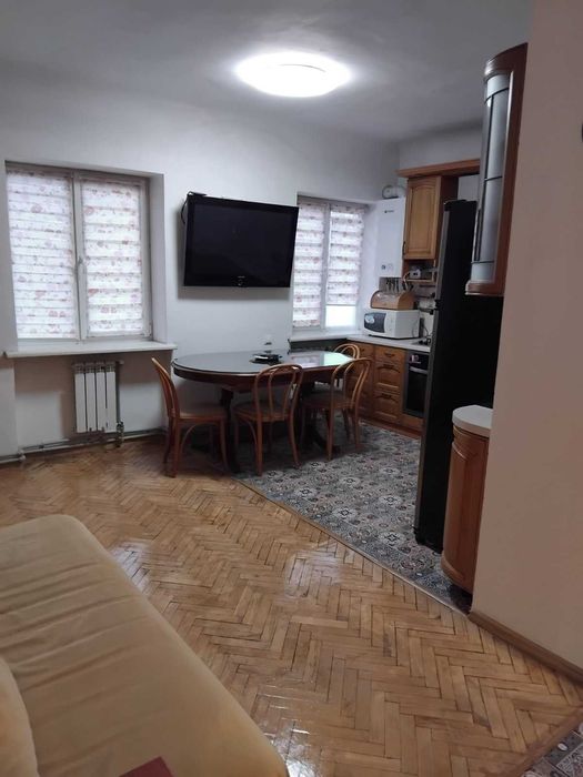 Оренда в центрі 2-х  квартири з студією-кухнею