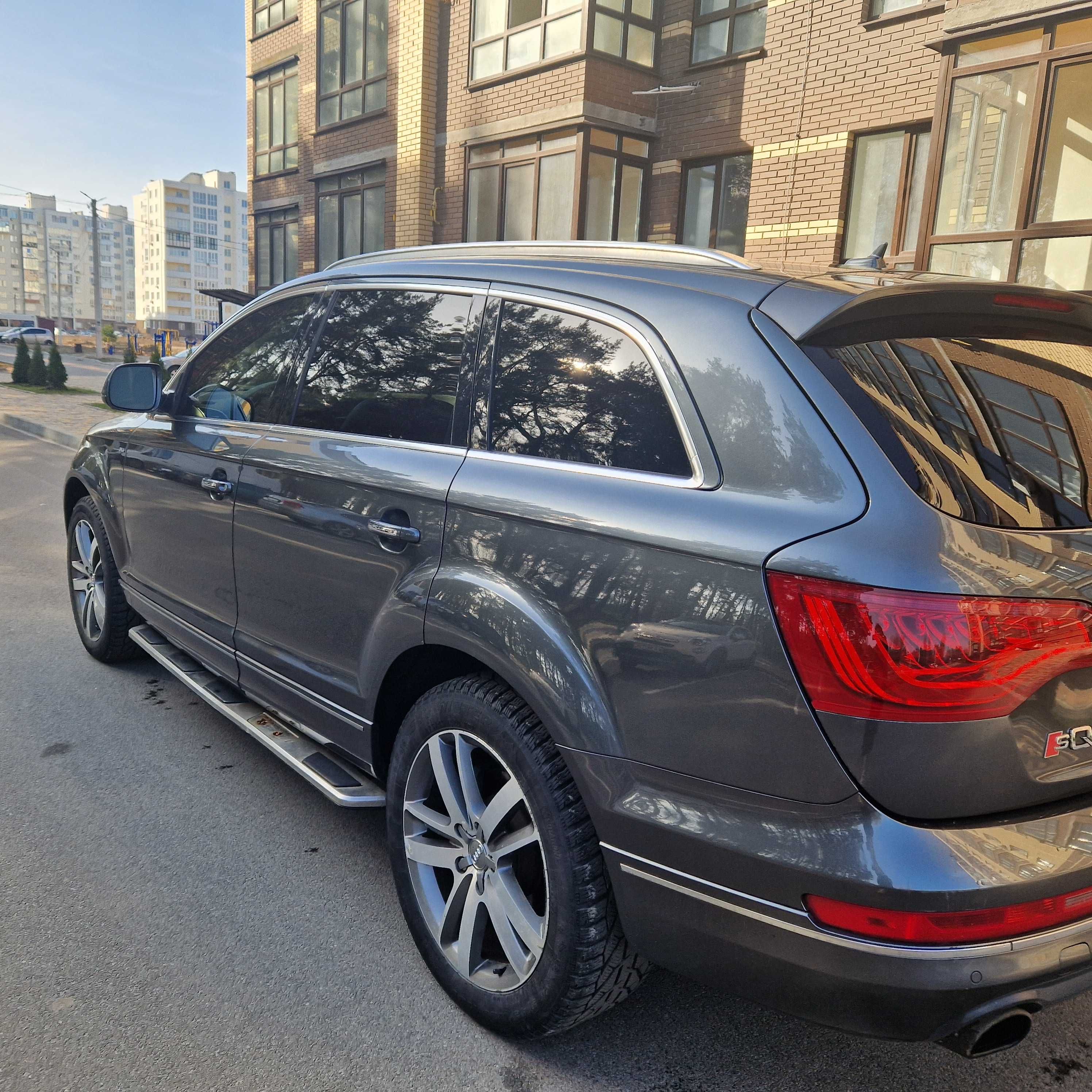 Продам Audi Q7 2012 року