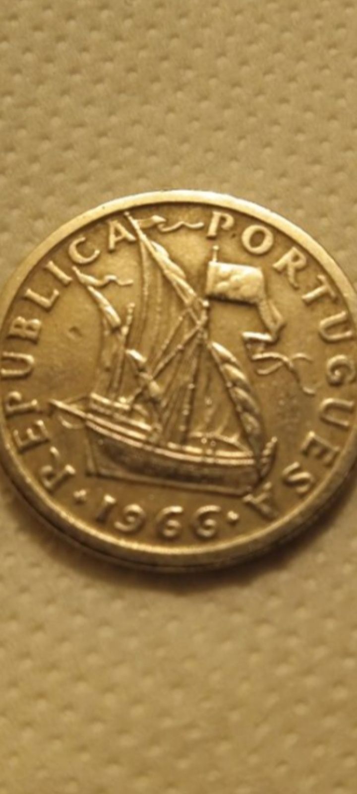 Moedas de 2$50 de 1963 a 1985 são 23 moedas em excelente estado