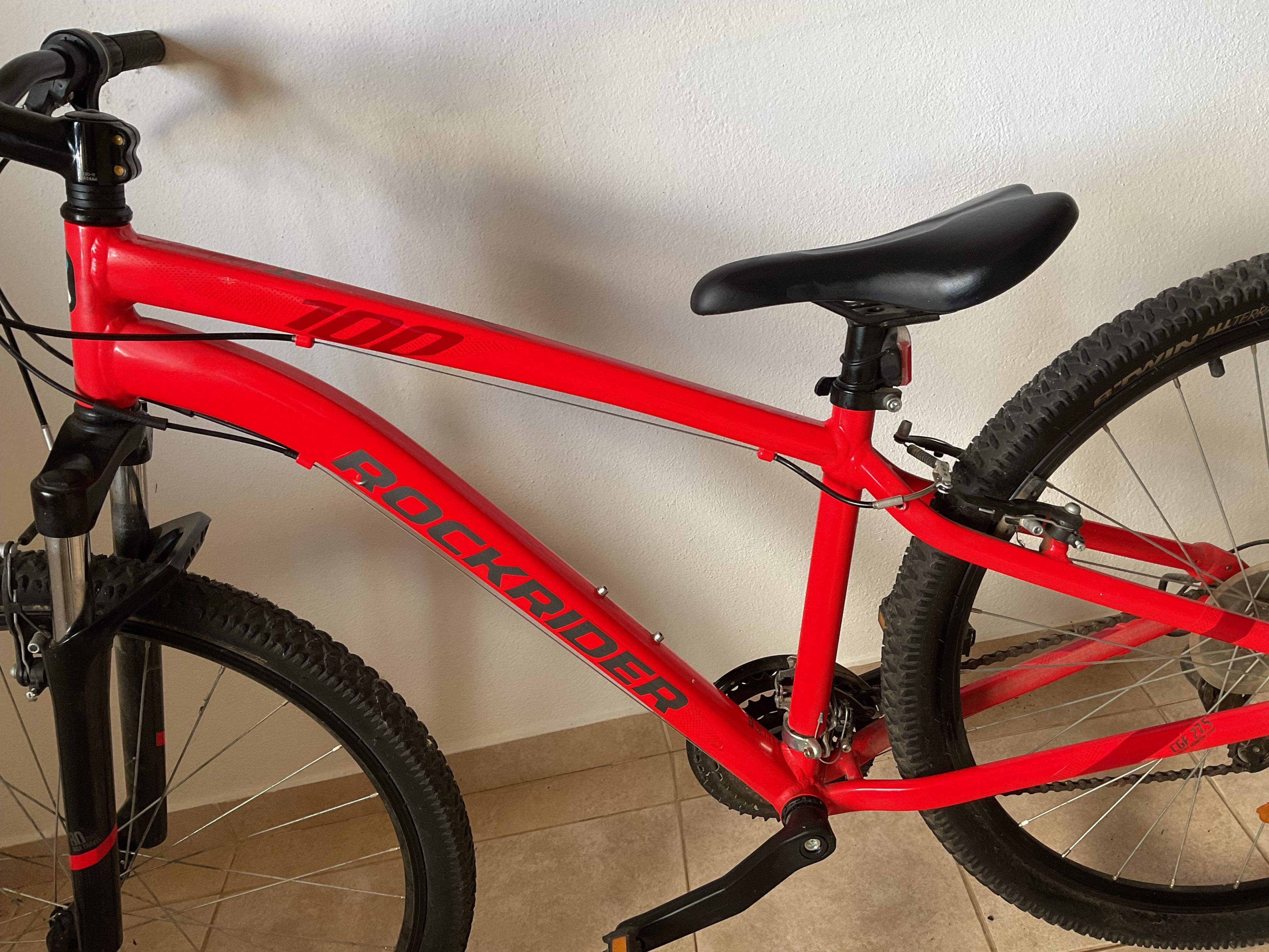 Bicicleta vermelha todo o terreno Rockrider ST 100 BTWIN