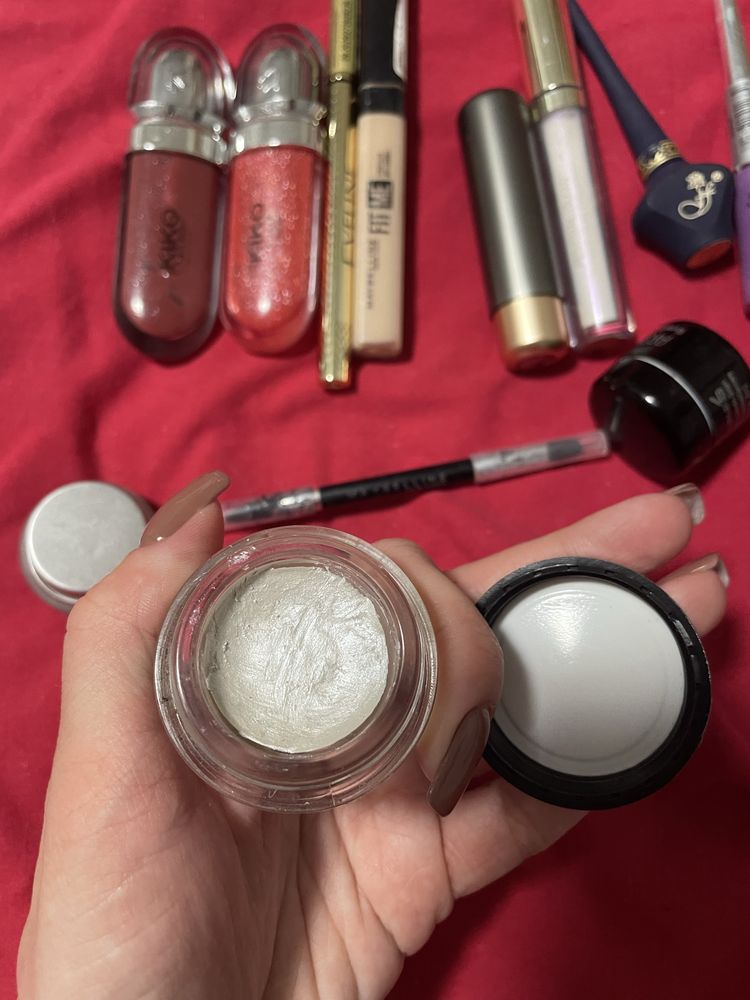 Набір косметики kiko maybelline підводка тіні помада консилер