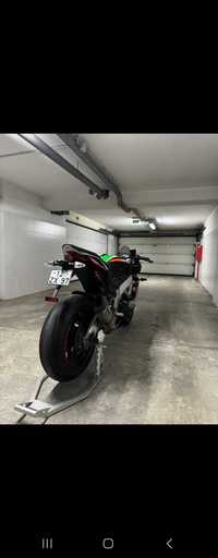 Aprilia tuono v4