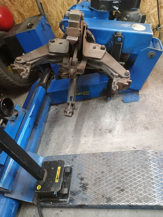 Montażownica opon ciężarowych 26" CORMACH