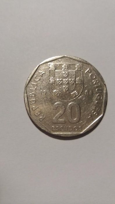 Moedas de 20 e 50 escudos