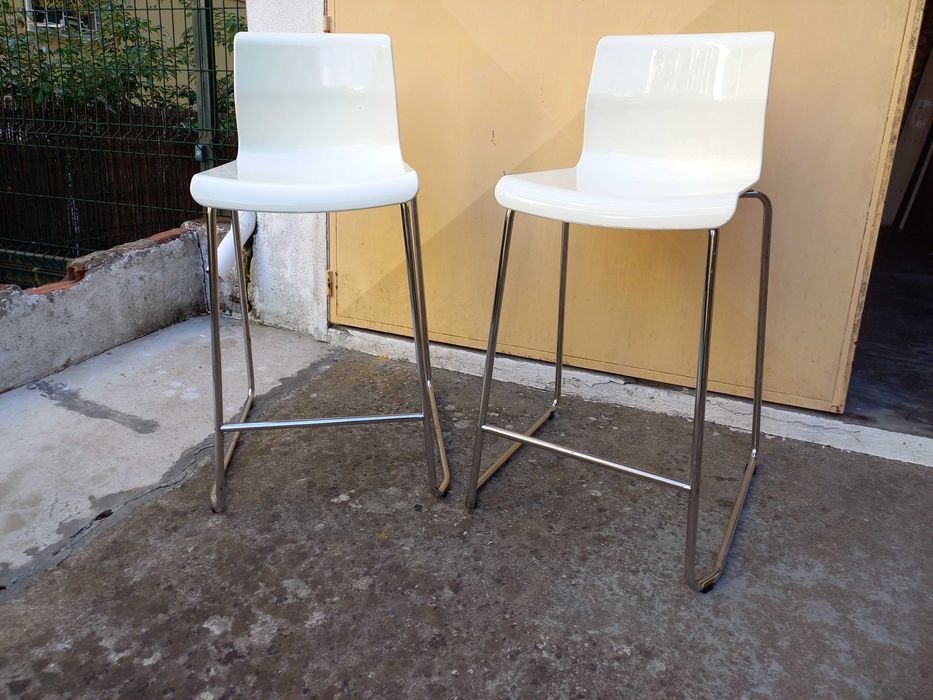 2 Bancos Altos Cromados com Apoio de Pés