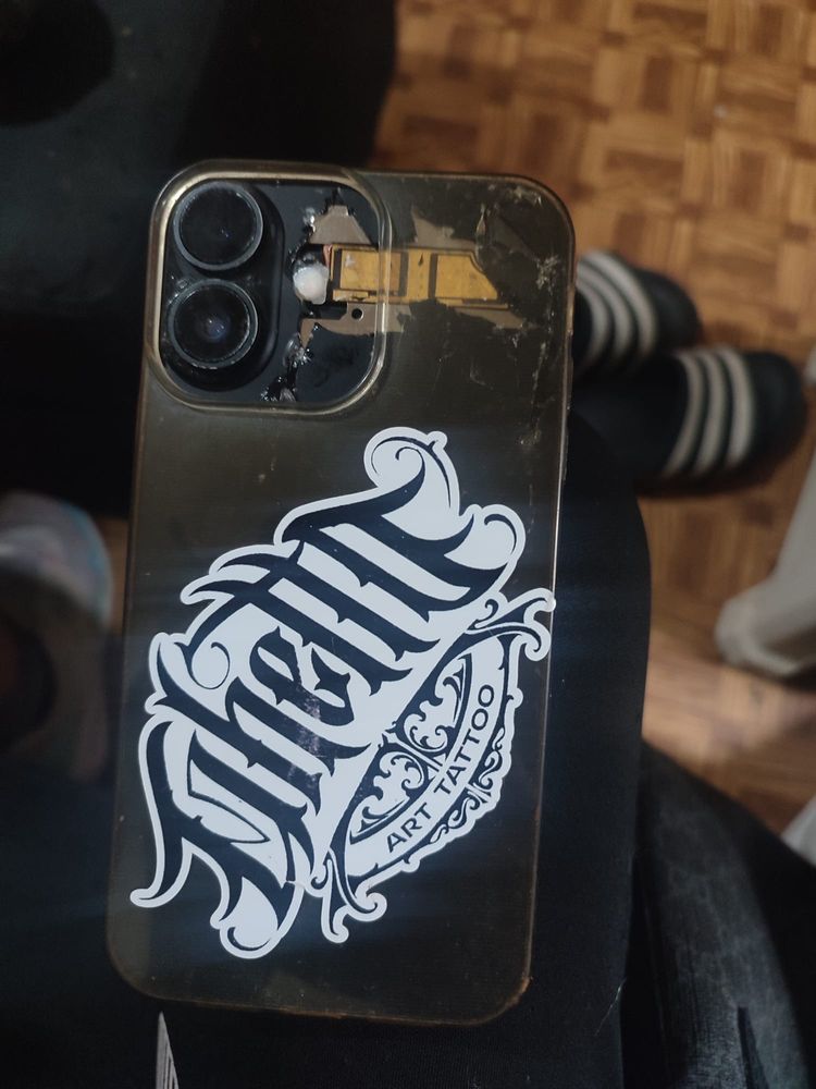 Iphone 11 a carcaça nao é a original !!