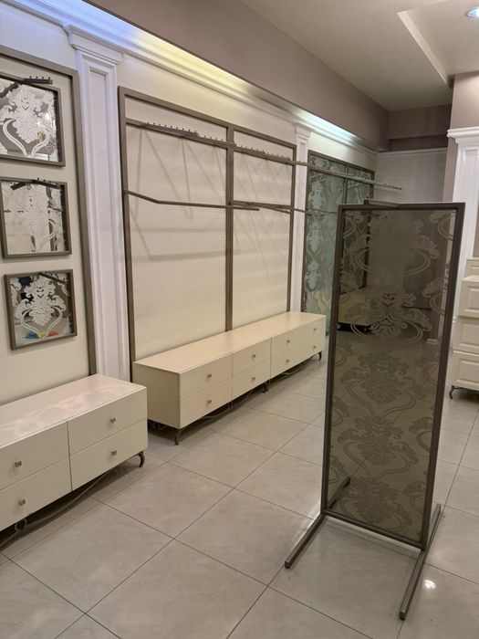 Продаю торгове обладнання, меблі та стелажі для магазину