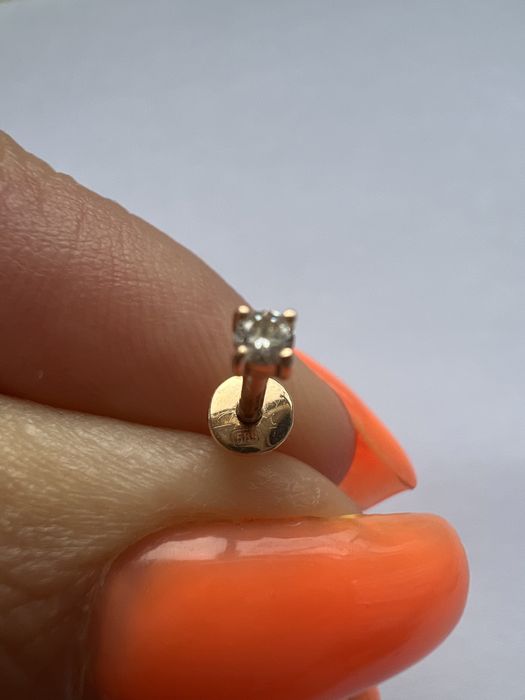 Золотая моно серьга с бриллиантом красное золото 585 проба