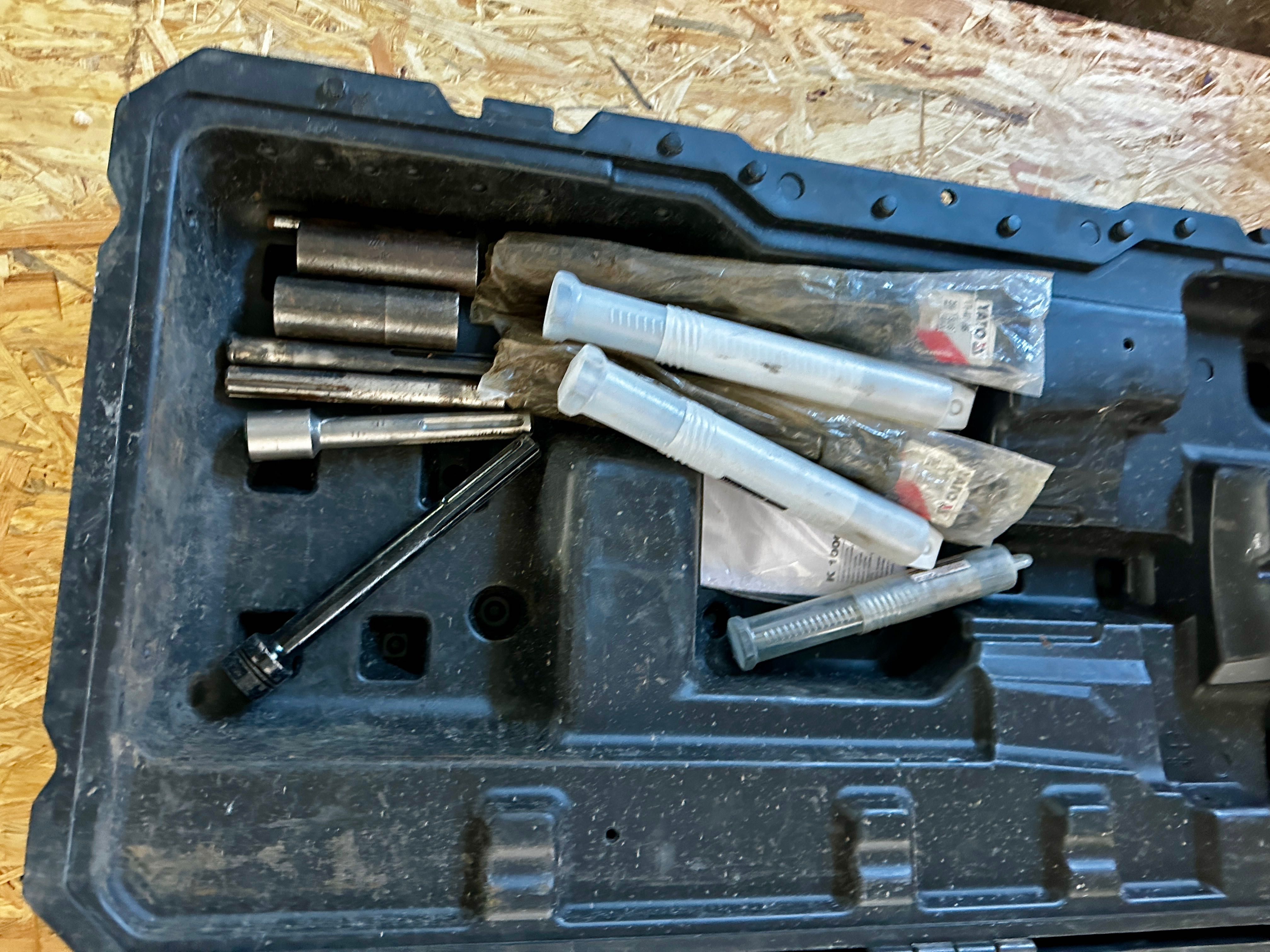 MILWAUKEE K1000S młot wyburzeniowy 10kg SDS - Max