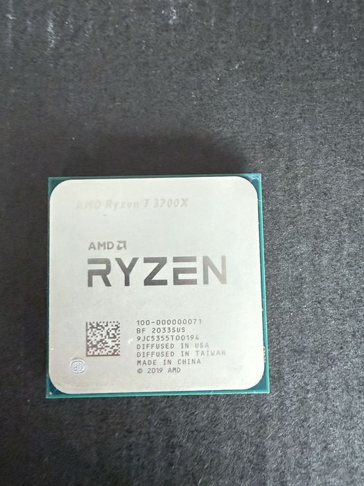 Procesor AMD Ryzen 3700X