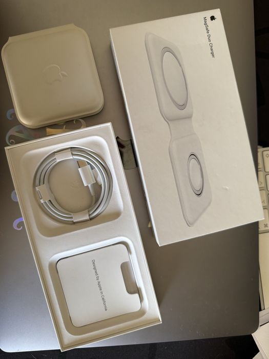 MagSafe Duo Charger Apple