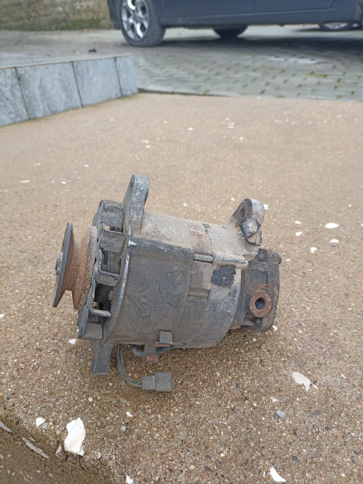 Alternador Toyota bj 40 c/ bomba de vácuo