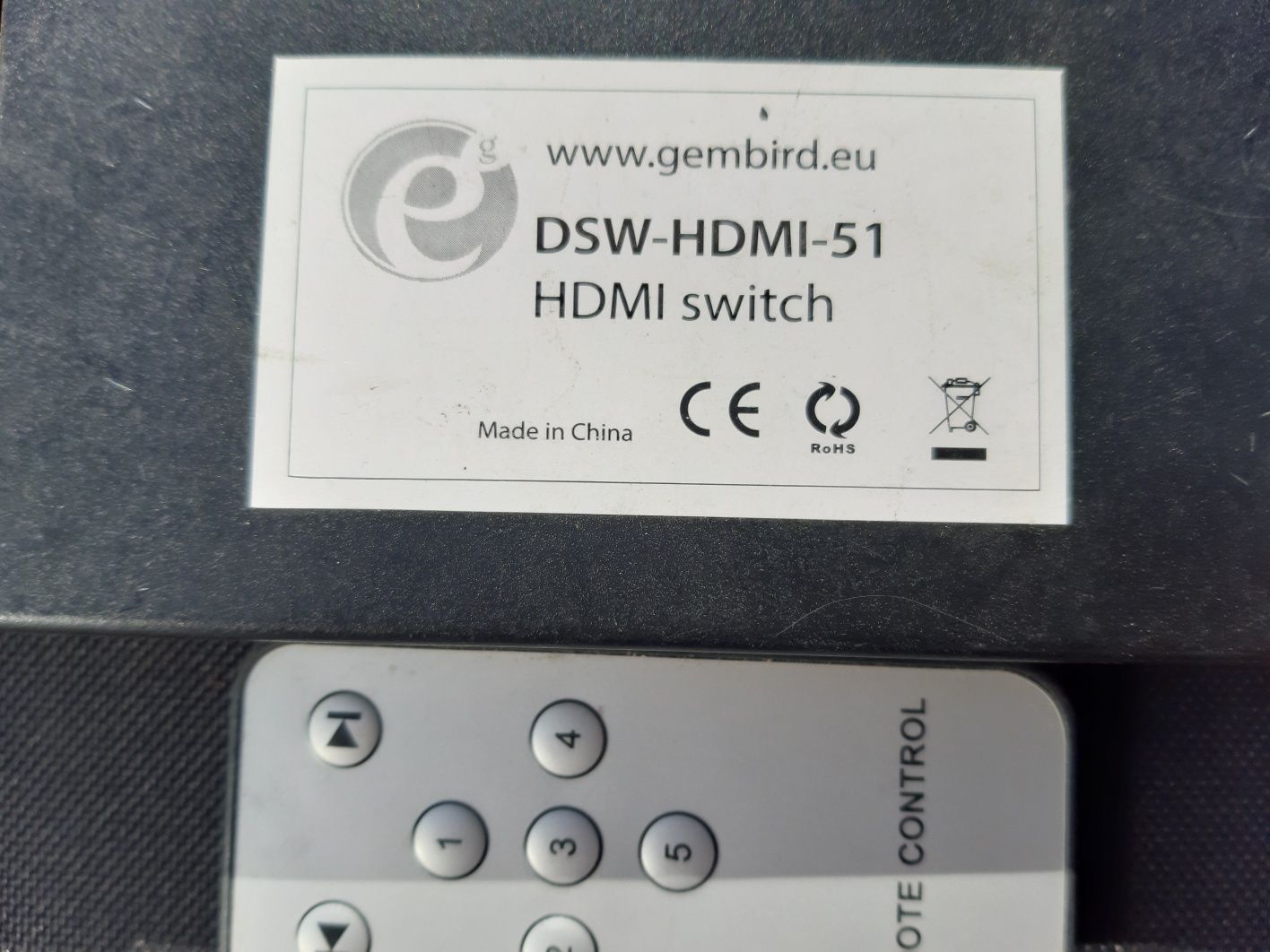 Switch hdmi z pilotem