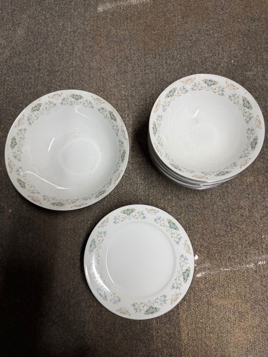 Vendo Serviço de Louça como novo